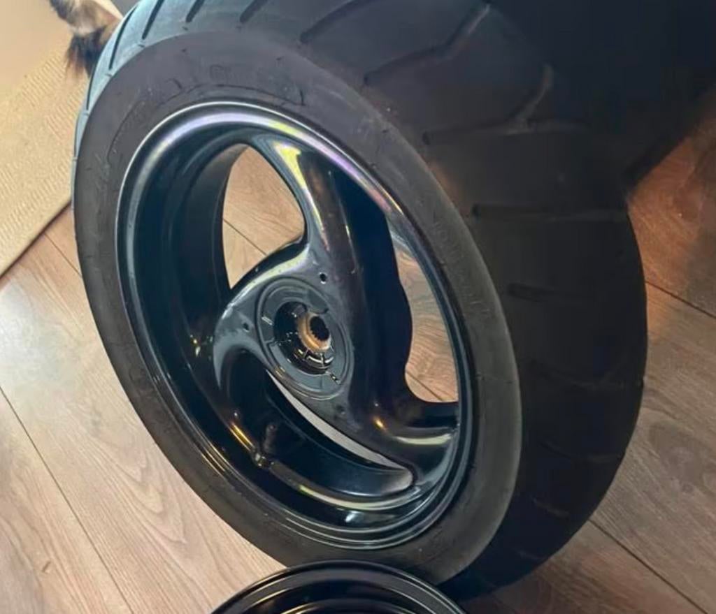 Vivacity achtervelg en band, Fietsen en Brommers, Brommeronderdelen | Scooters, Ophalen, Zo goed als nieuw