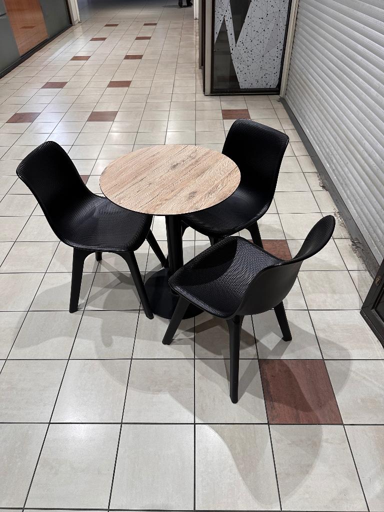 Ensemble de 15 chaises et 5 tables pour café/restaurant, Enlèvement, Comme neuf, Synthétique