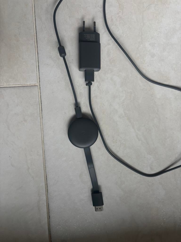 Google chromecast met adapter, Audio, Tv en Foto, Televisie-accessoires, Ophalen of Verzenden, Zo goed als nieuw