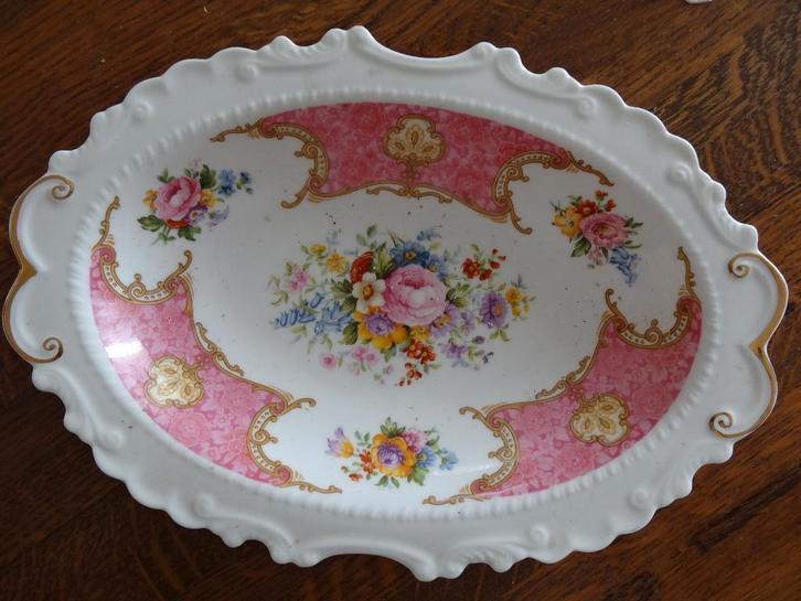 Plat Lady Carlye de Royal Albert Bonbon, Antiquités & Art, Antiquités | Services (vaisselle) pièces, Enlèvement ou Envoi