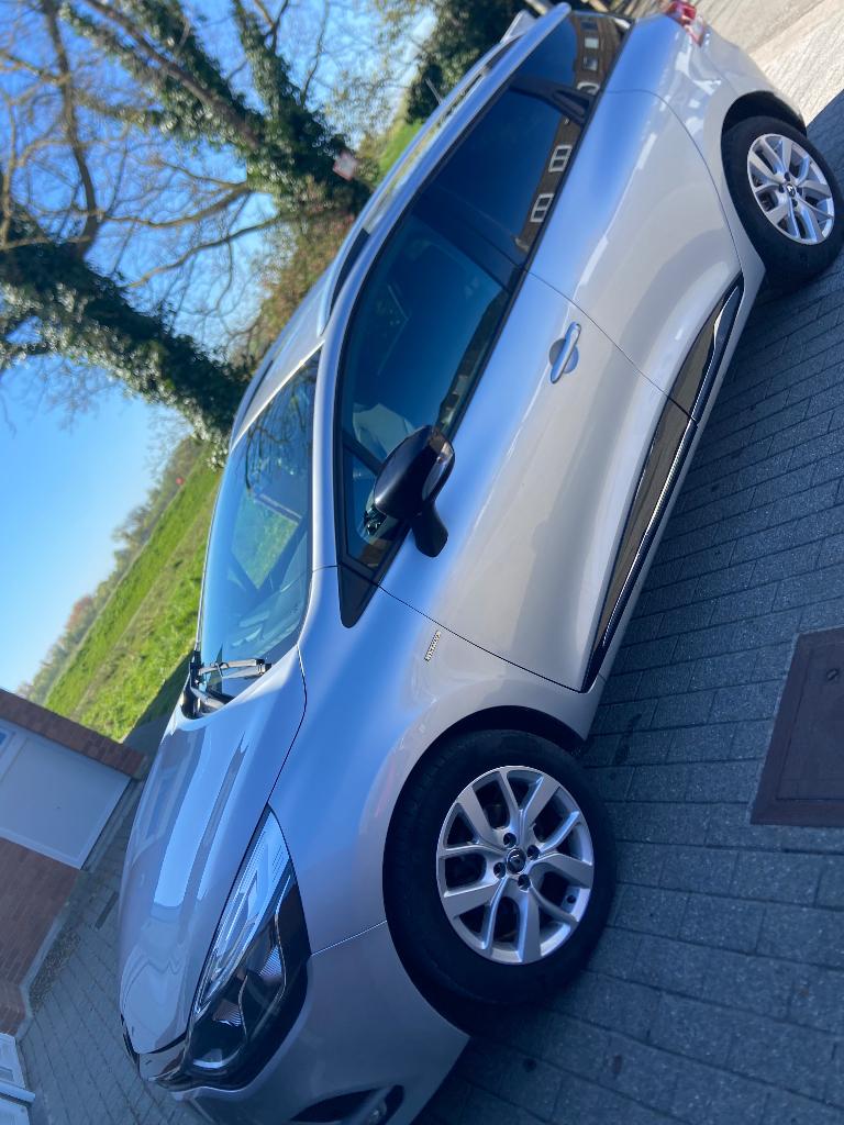 Renault Clio Grand Tour - Bose Energy - Limited 2018, Auto's, Voorwielaandrijving, Stof, 5 deurs, Particulier