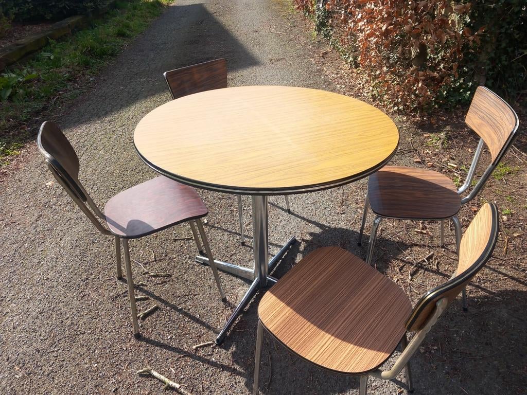 Retro tafel en stoelen, Ophalen