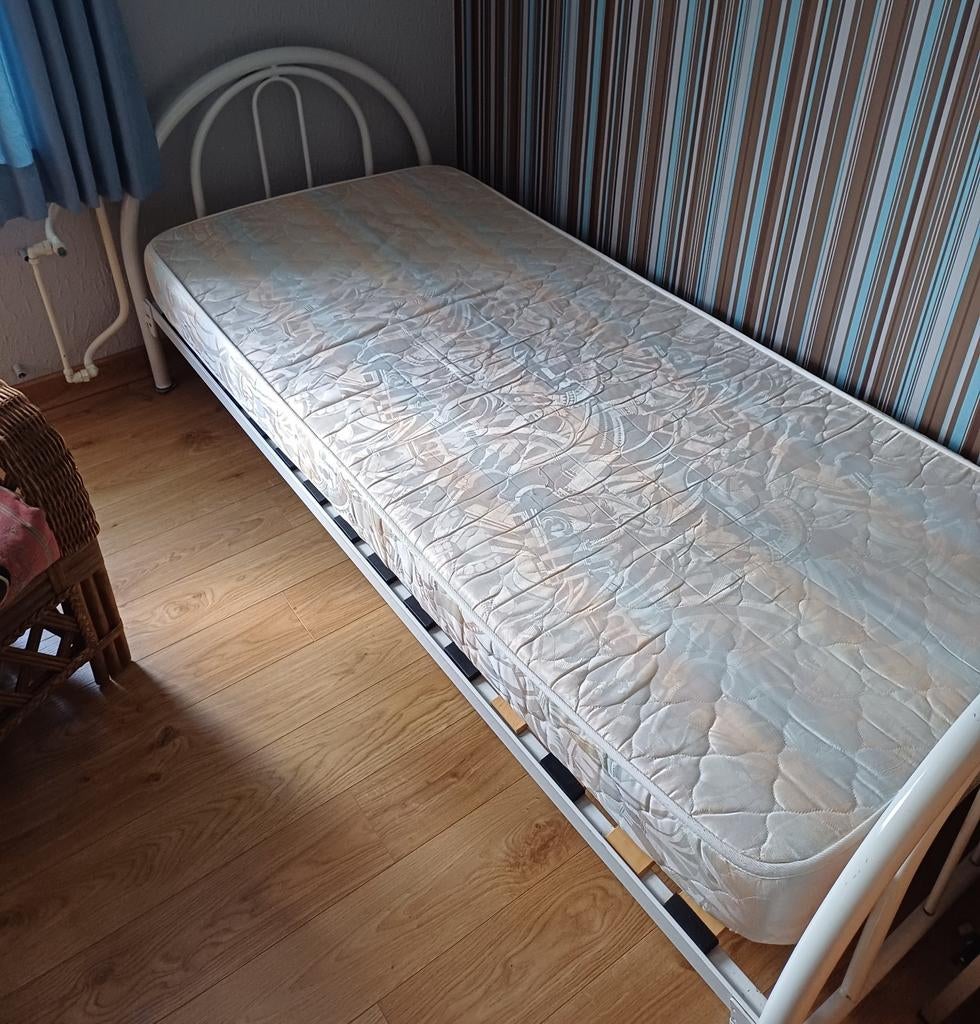 1 persoonsbed, Huis en Inrichting, Slaapkamer | Bedden, Ophalen