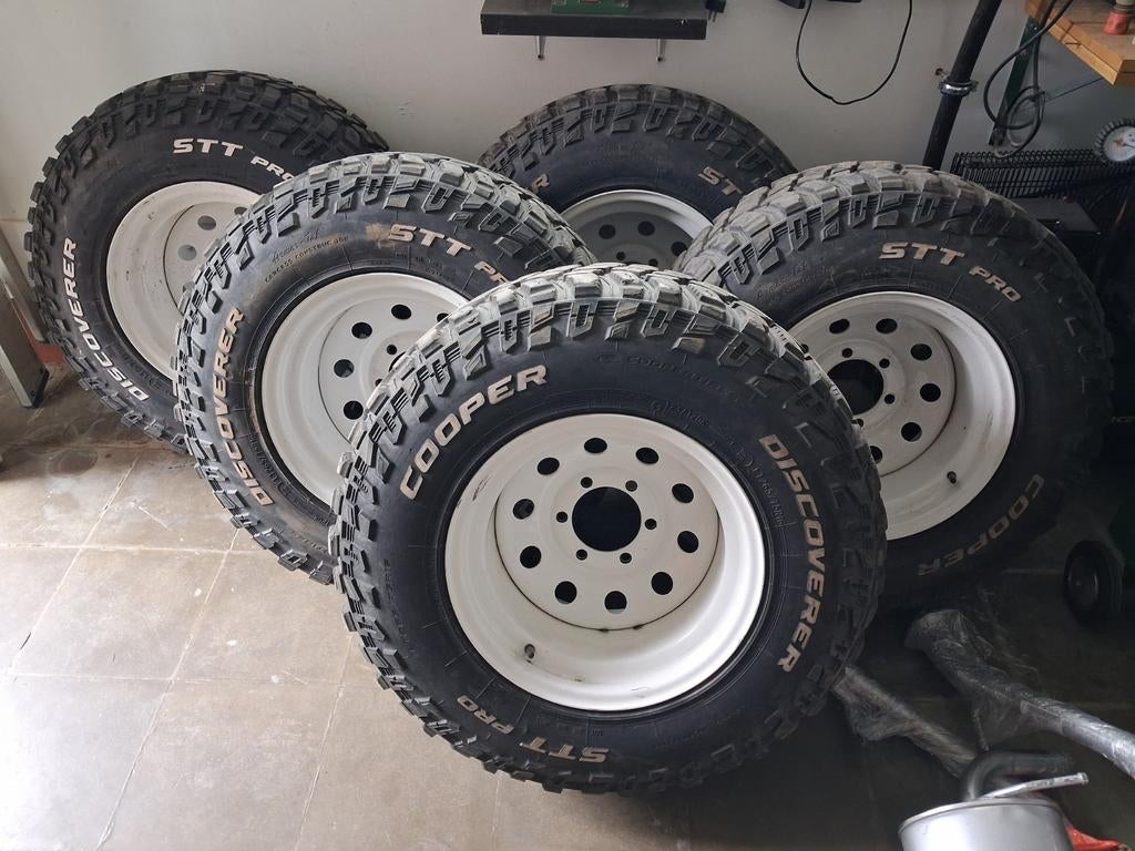 Setje velgen met Cooper banden erop., Ophalen, Band(en)