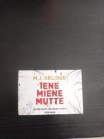 iene miene mutteb - dwarsligger 428, Boeken, Ophalen, Gelezen, M.J. Arlidge