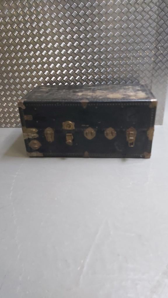 Malle de voyage ancienne/intérieur compartimenté, Enlèvement