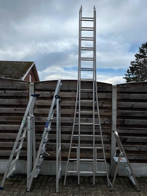 Quatre échelles en aluminium, Bricolage & Construction, Échelles & Escaliers, Comme neuf, Échelle, Pliable ou rétractable/escamotable