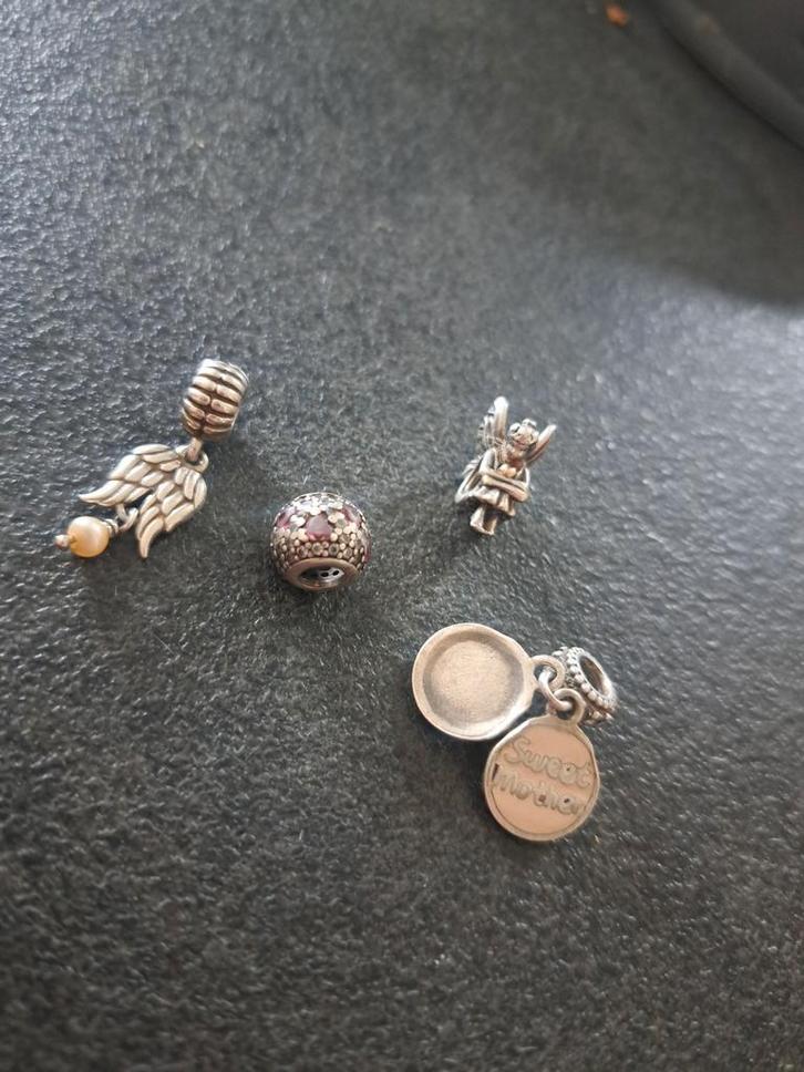 Lot de Charms PANDORA Authentiques (Argent 925), Bijoux, Sacs & Beauté, Bracelets à breloques, Pandora, Perle, Enlèvement ou Envoi