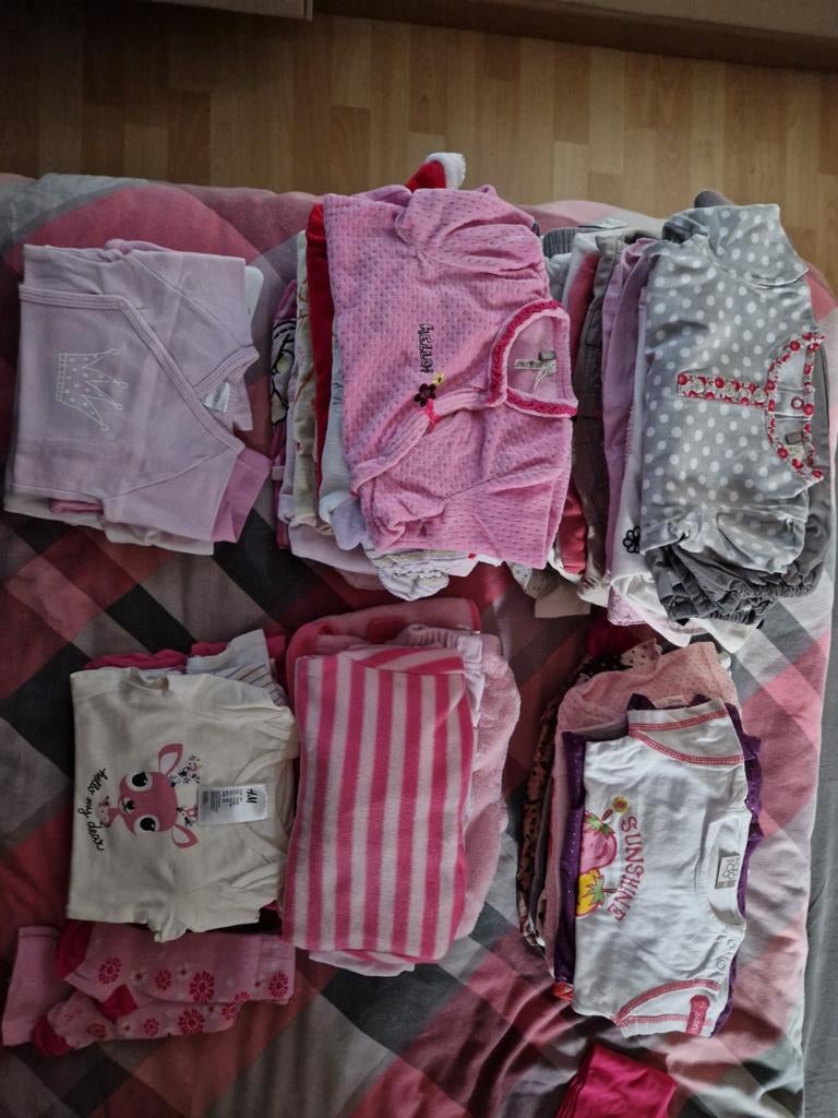 Lot de vêtements bébé de 3mois à mois 72 pieces, Enfants & Bébés