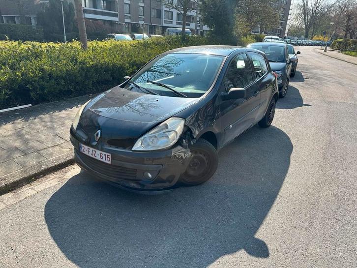 Renault Clio III 1.2 16 V. (Véhicule endommagé) Il faut part, Autos, Renault, Clio, Enlèvement