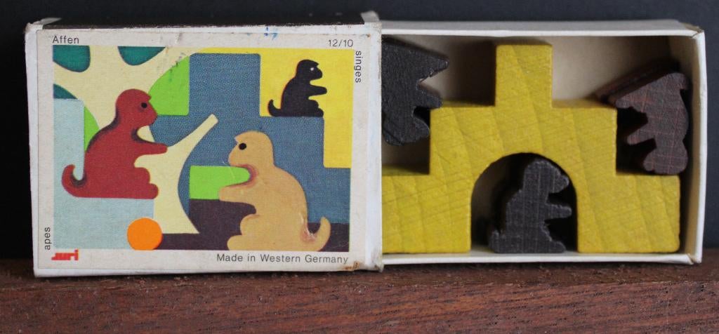 JURI  aapjes in hout, Ophalen of Verzenden, Zo goed als nieuw, Dier