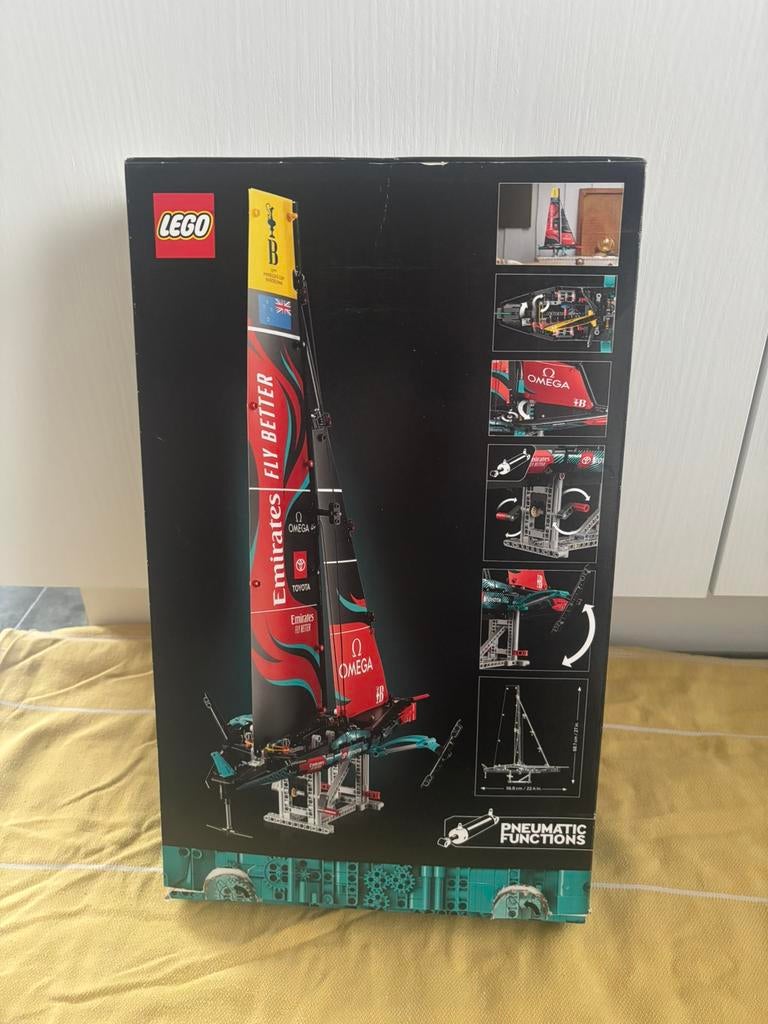 LEGO Technic 42174 Zeilboot AC75 – compleet met doos & boek, Kinderen en Baby's, Ophalen, Lego, Zo goed als nieuw, Compleet