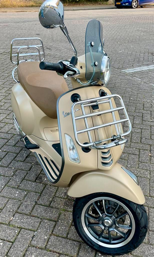 Vespa Primavera S Sahara Mat Beige 4 tak 2018, Vélos & Vélomoteurs, Scooters | Vespa, Utilisé, Autres modèles, Classe A (25 km/h)
