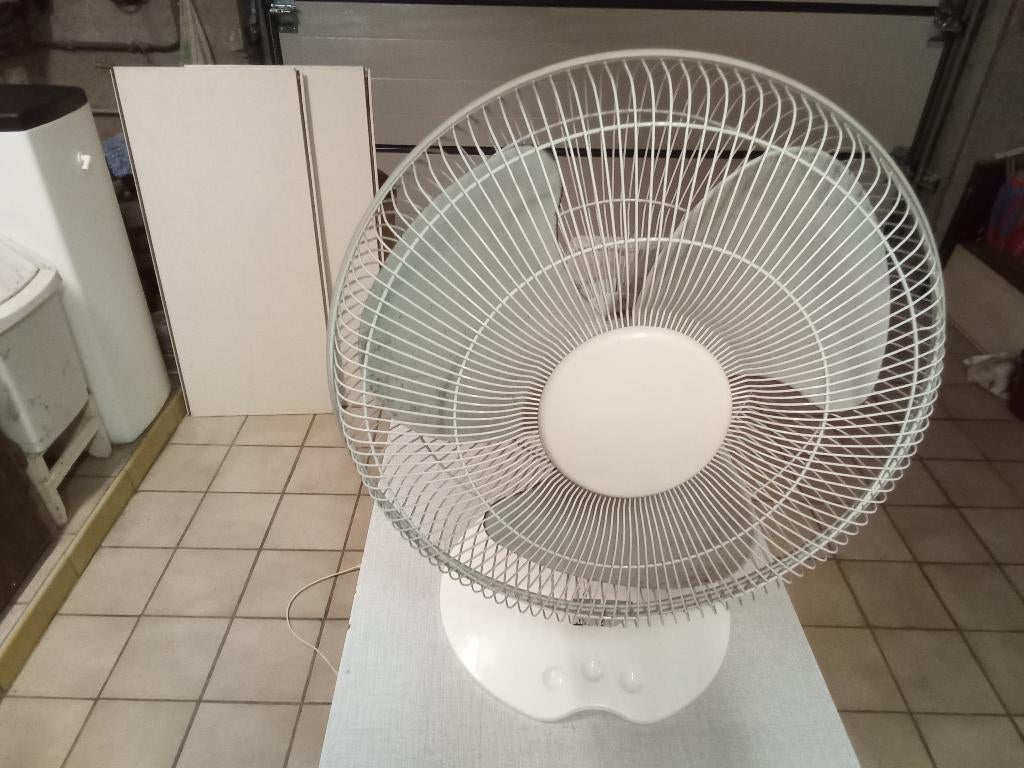 Ventilateur 220 volts. KENNEX 3  vitesses. A poser., Enlèvement, Utilisé, Ventilateur de table