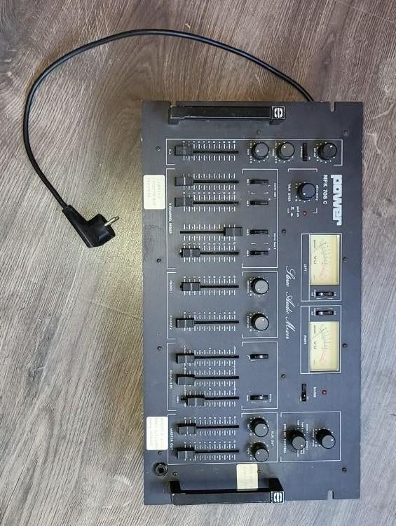 Retro DJ Mixer Power MPK 706 C – Met analoge VU-meters, Enlèvement, Utilisé