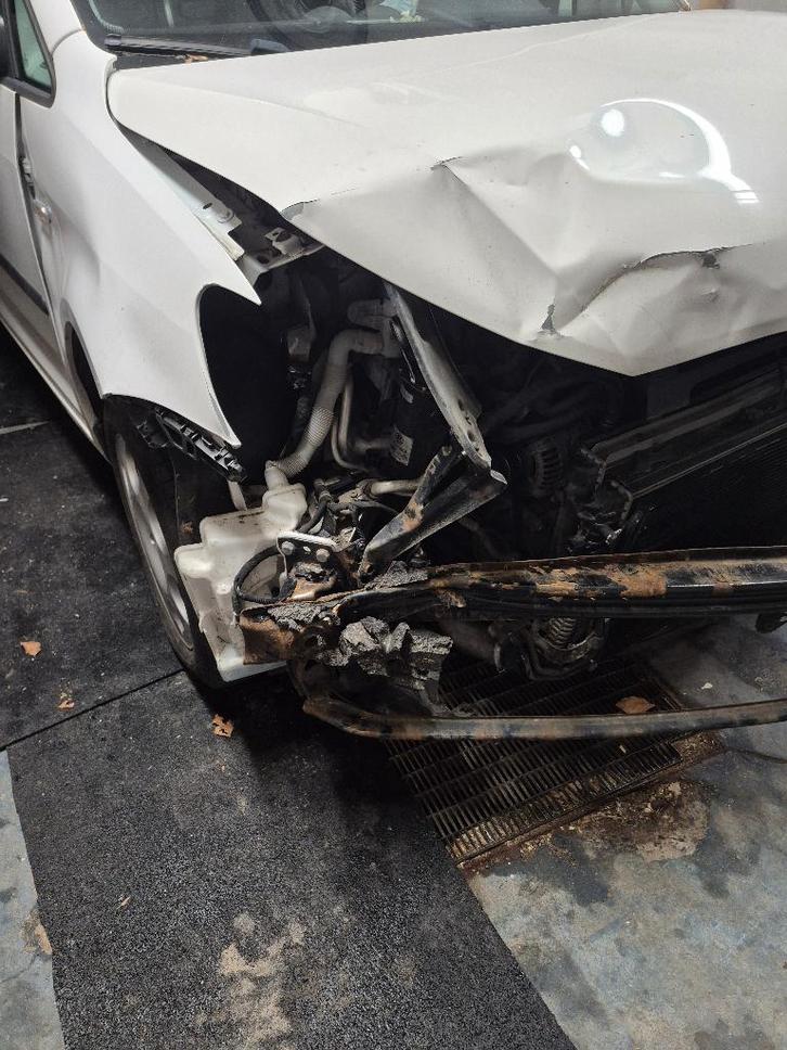 VW caddy accidenté, Autos, Volkswagen, Particulier, Caddy Combi, Bluetooth, Verrouillage central, Vitres électriques, Capteur de stationnement