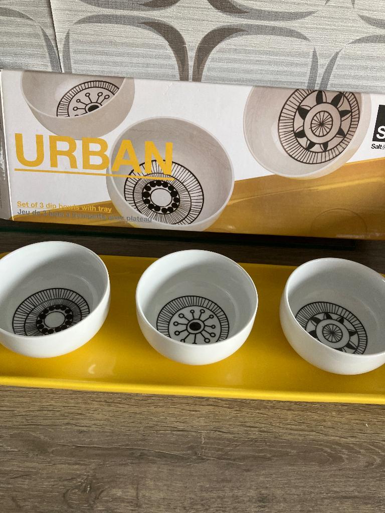 Nieuw Salt&Pepper 3 bowls with tray, Maison & Meubles, Cuisine | Vaisselle, Enlèvement, Récipient(s)