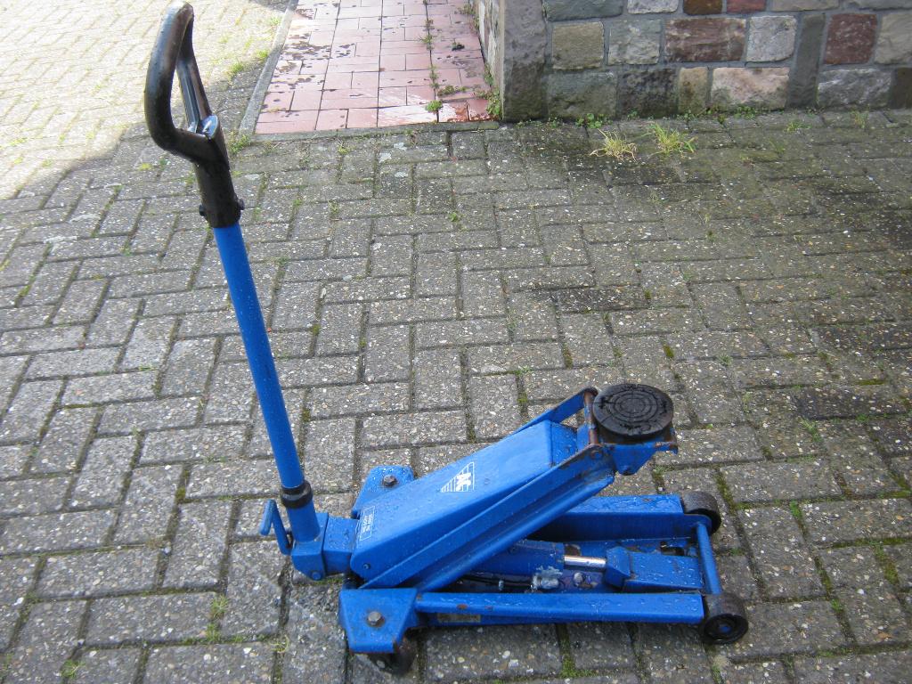 Cric hydraulique 2 tonnes en bon état, Auto diversen, Autogereedschap, Ophalen, Gebruikt