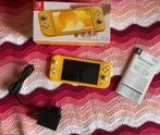 Gele nintendo switch lite + glazen screenprotector, Games en Spelcomputers, Ophalen of Verzenden, Geel, Zo goed als nieuw