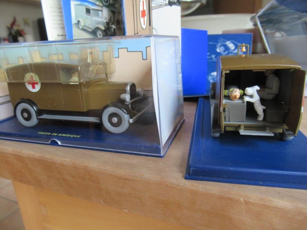 Voiture Tintin 51 : Ambulance Tintin en Amérique, Collections, Enlèvement, Tintin, Comme neuf, Statue ou Figurine