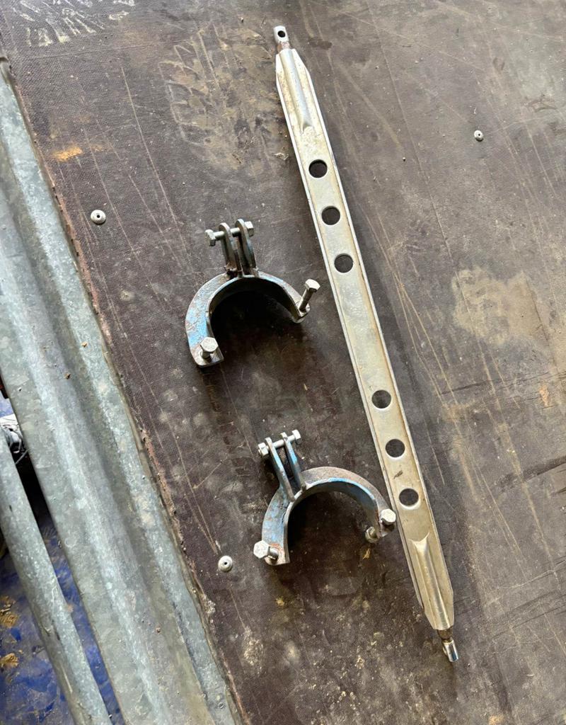 Pont d'amortisseur en aluminium Opel Astra, Enlèvement