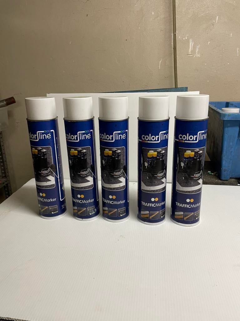 Verf spuitbussen Wit om lijnen mee te maken, Ophalen