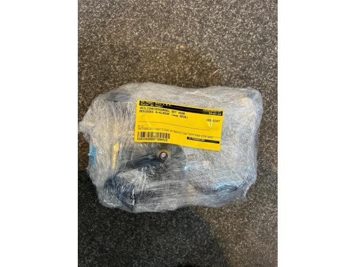 Kit ceinture de sécurité avant d'un Mercedes A-Klasse, Autos : Pièces & Accessoires, 3 mois de garantie, Utilisé, -, -