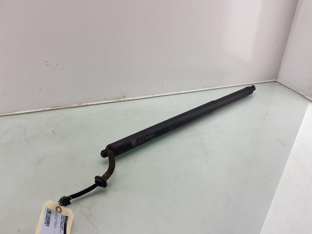 MOTEUR DE HAYON Cupra Formentor (01-2020/-) (|5FF827851C|), Autos : Pièces & Accessoires, Utilisé, Seat, Haillon arrière