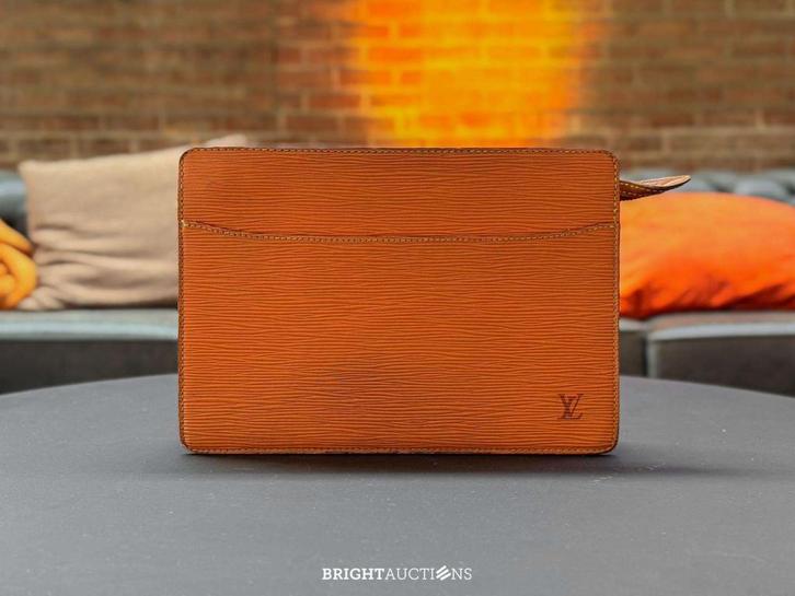 Louis Vuitton Pochette Homme Epi, Bijoux, Sacs & Beauté, Sacs | Sacs Femme, Utilisé, Sac à main, Autres couleurs, Enlèvement