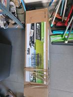 Le trampoline Salta est toujours dans sa boîte, Enlèvement