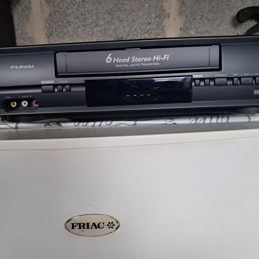 VHS VIDEO CASSETTE D50Y 100M. RECORDER  FUNAI, Enlèvement