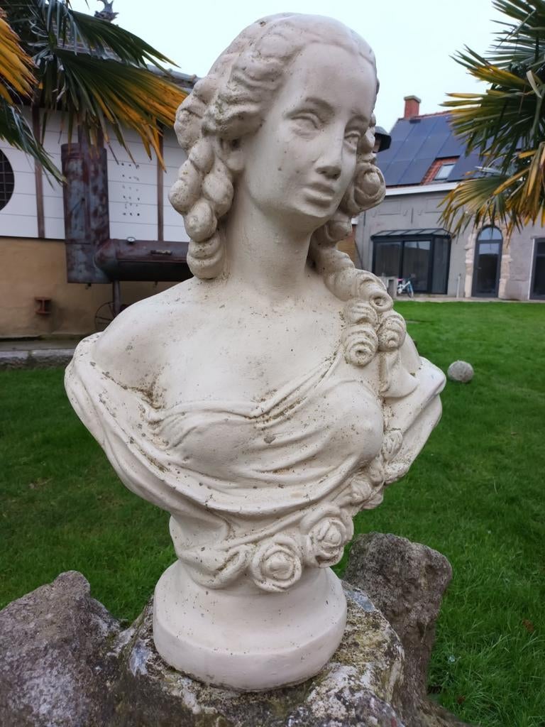 Prachtige betonnen buste, Ophalen