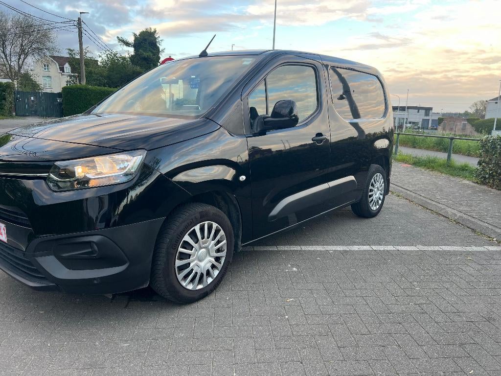Toyota PROACE City 1.2 Essence, Année 2022 avec 108000 km., Autos, Toyota, Achat, 4 portes, Boîte manuelle, Entretenue par le concessionnaire
