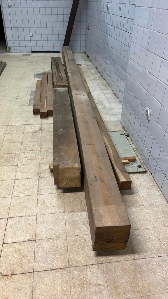 Poutres en chêne de différentes tailles., Jardin & Terrasse, Poteaux, Poutres & Planches, Utilisé, Poutres, Enlèvement