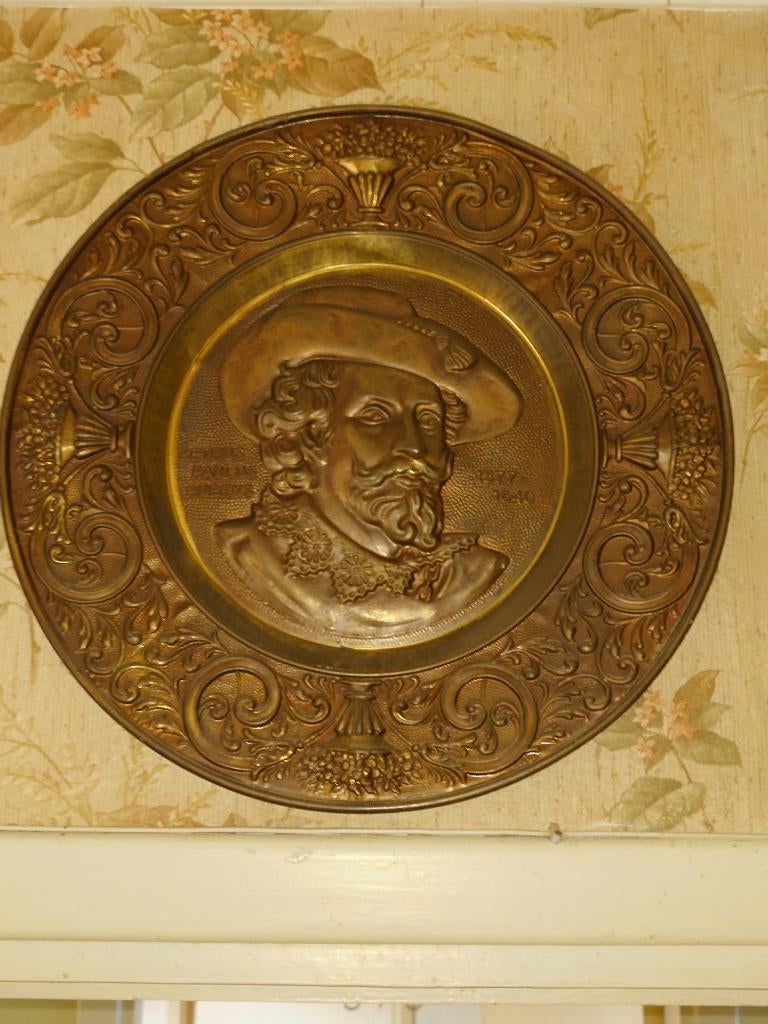 Oud metalen wandbord met reliëf van Rubens, Ophalen