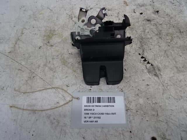 SERRURE COFFRE Skoda Octavia Combi (5EAC) (01-2012/07-2020), Utilisé, Skoda, Haillon arrière