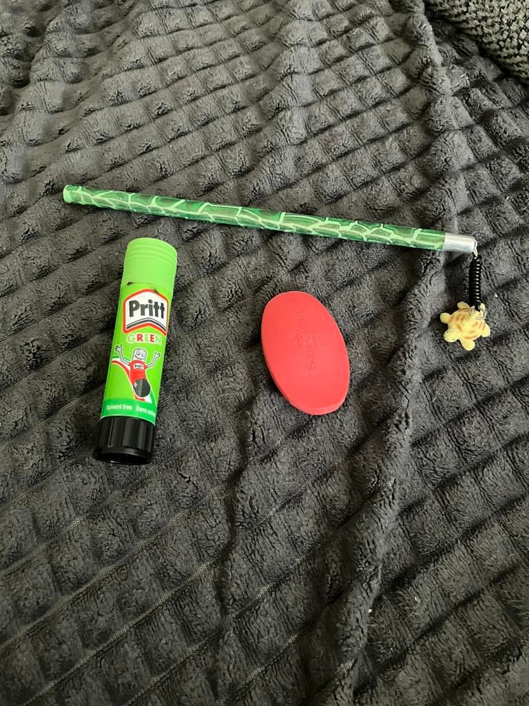 Schrijfset : potlood, gom en lijm, Diversen, Schrijfwaren, Ophalen of Verzenden, Gebruikt