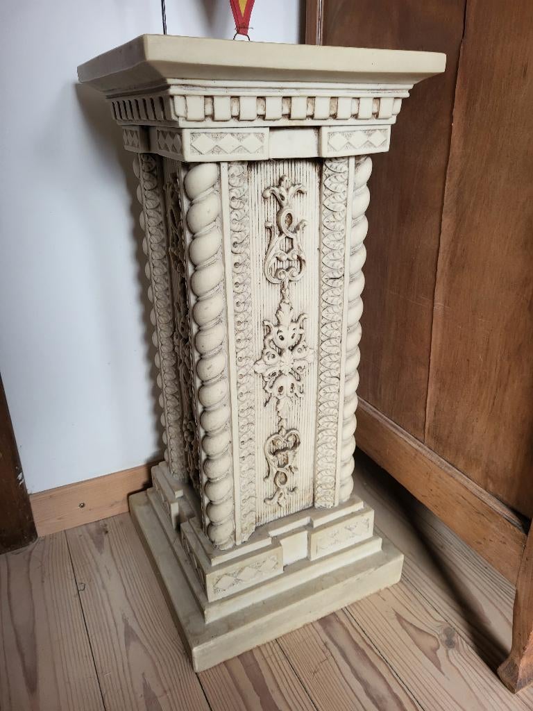 Zware Chinese zuil voor beeld of vaas, Enlèvement, Utilisé