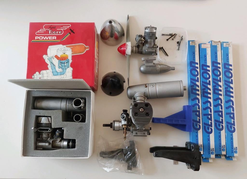 2x nette Super Tiger (51 en 90), ASP blokje, propellors,...!, Enlèvement