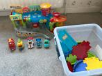 Toet Toet Autos garage, autos en baanstukken, Kinderen en Baby's, Ophalen, Zo goed als nieuw