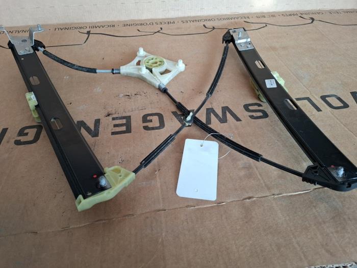 Mécanique vitre 4portes avant gauche d'un Volkswagen Polo, Volkswagen, -, 3 mois de garantie, Utilisé