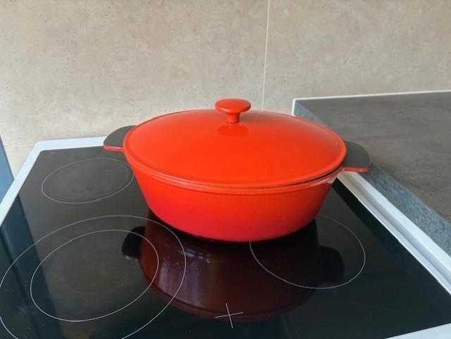 Casserole à ragoût en fonte, Maison & Meubles, Cuisine | Casseroles & Poêles, Comme neuf, Casserole ou Cocotte-minute, Fonte, Plaques à induction