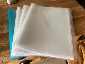 4 mappen met insteekhoesjes beschikbaar voor biedingen