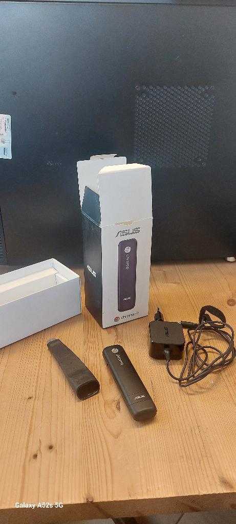 Asus Chromebit, Computers en Software, Chromebooks, Zo goed als nieuw, 4 GB of minder, 32 GB of minder, Ophalen