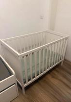 Ikea babybed met matras, Kinderen en Baby's, Ophalen, Zo goed als nieuw