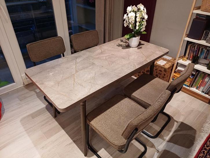 Table à manger extensible, comme neuve, Maison & Meubles, Tables | Tables à manger, Comme neuf, 50 à 100 cm, 100 à 150 cm, Cinq personnes ou plus