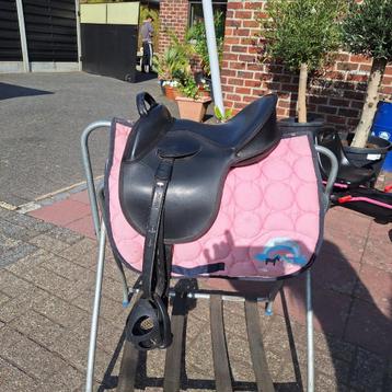 Ponyzadel van Wintec beschikbaar voor biedingen