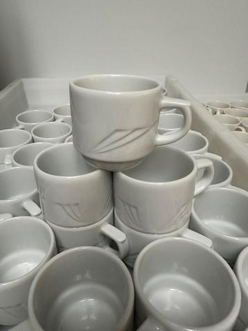 Espressokopjes en verinnes. beschikbaar voor biedingen