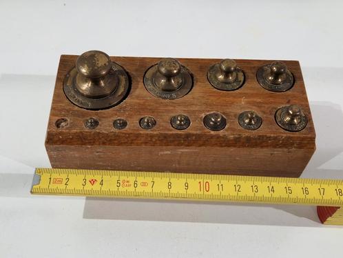 11 koperen messing knopgewichten in een houten blok, Antiek en Kunst, Antiek | Brons en Koper, Koper, Ophalen of Verzenden