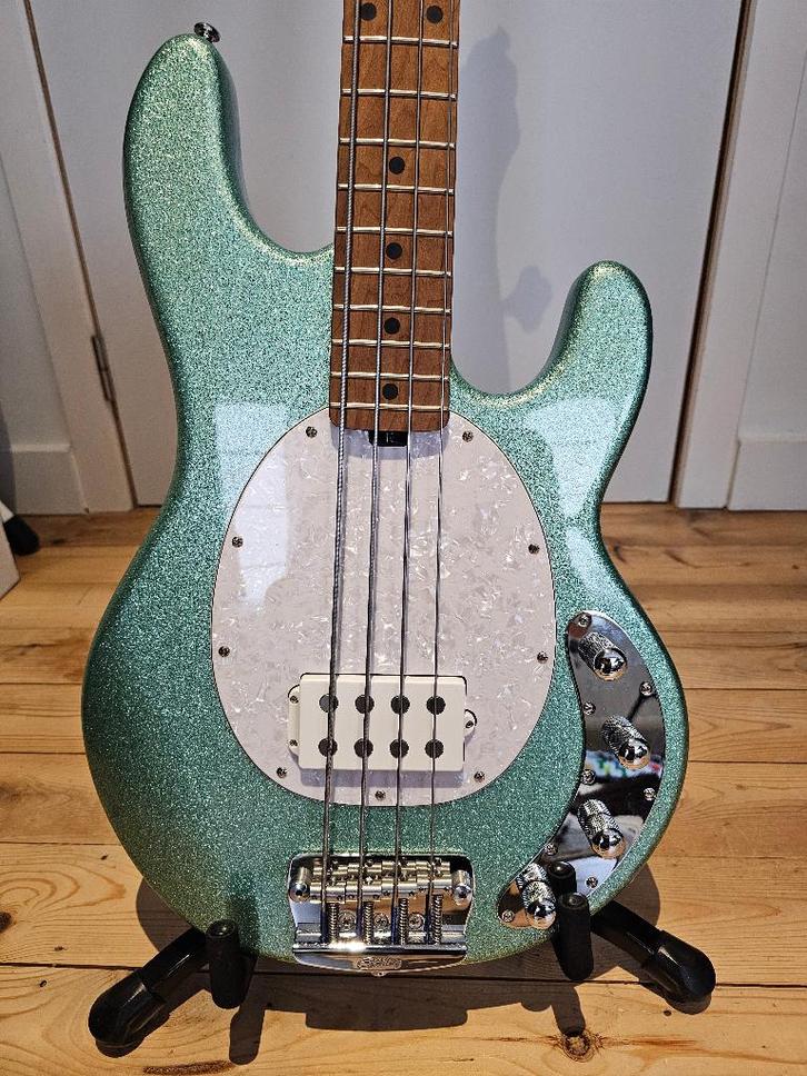 Sterling Stingray Ray34, Musique & Instruments, Instruments à corde | Guitares | Basses, Comme neuf, Électrique, Enlèvement